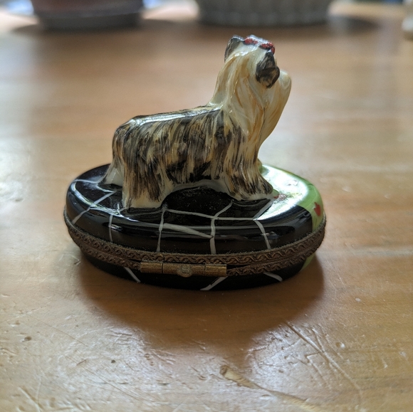 Limoges France box - dog with bow - Picture 2 of 6